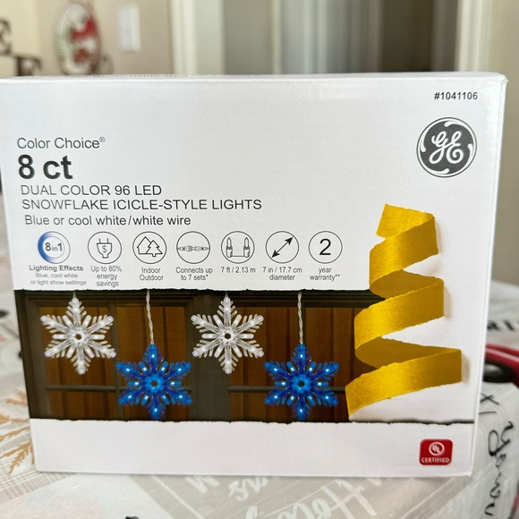 GE Color Choice 8-Count Dual Color LED Blue/Cool White Snowflake Icicle Lights - Picture 1 of 9